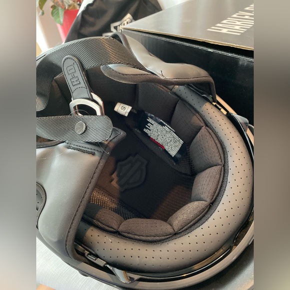 New Harley Davidson helmet. Size small with removable ear covers. - Picture 4 of 7